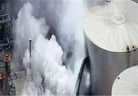 انفجار پالایشگاه نفت+عکس
