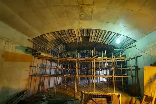 ادامه تلاش ها برای تکمیل دسترسی شرقی زیرگذر گلوبندک به مترو 15 خرداد

