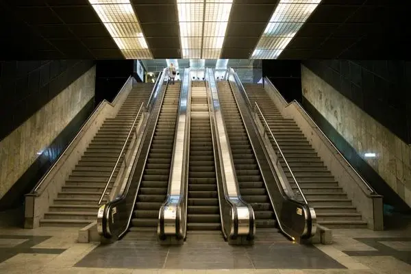 آمار واقعی خرابی پله برقی در متروی تهران چقدر است؟