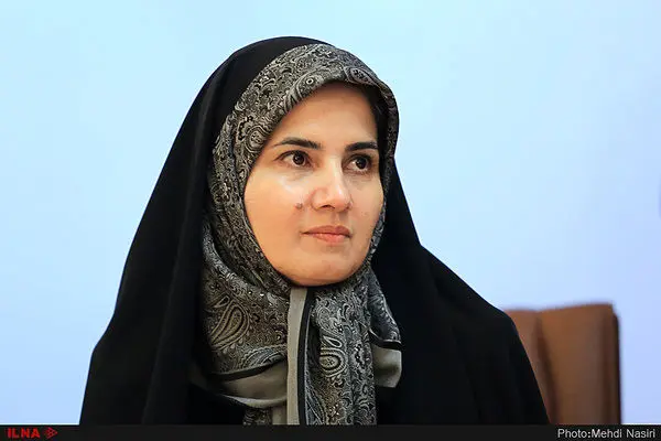 معاون روحانی بدون چادر در هلند + عکس