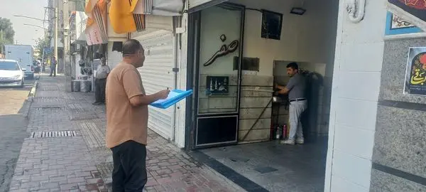 ساماندهی اصناف و بهبود سیما و منظر شهری در قالب اقدامات بند ۲۰ در منطقه ۱۹/ اجرای آرای ۸۰ واحد صنفی