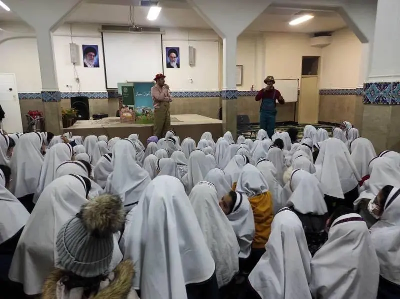 طرح فرآموز سیار آموزش مهارت های رفتاری در مدارس منطقه 3 کلید خورد