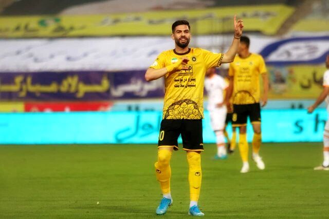 هافبک سپاهان بازی‌های نیم‌فصل را از دست داد