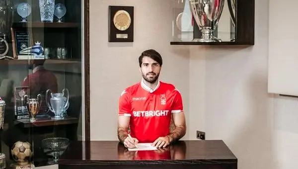 انصاری فرد با ناتینگهام انگلیس قرارداد بست