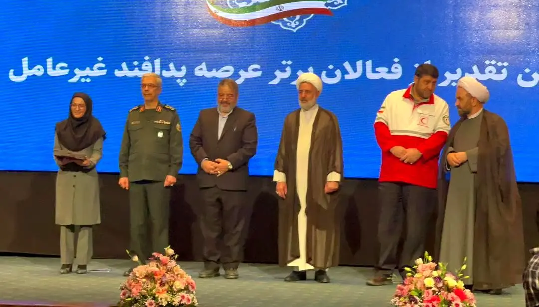 تقدیر از مدیر زیرساخت ایمیدرو در همایش ملی پدافند غیرعامل

