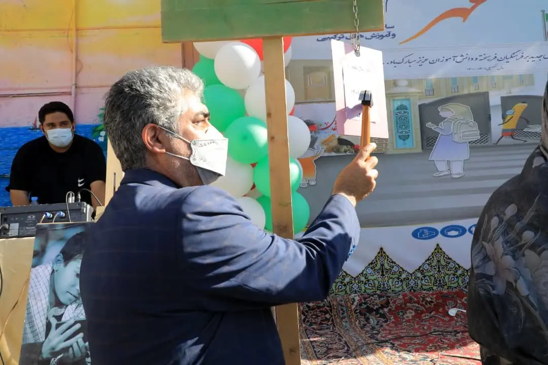 زنگ مهر وایثار  به یاد حاج قاسم سلیمانی درمدارس منطقه2 نواخته شد

