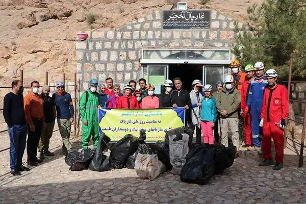 غارنخجیرتوسط دوستداران و همیاران طبیعت پاکسازی شد