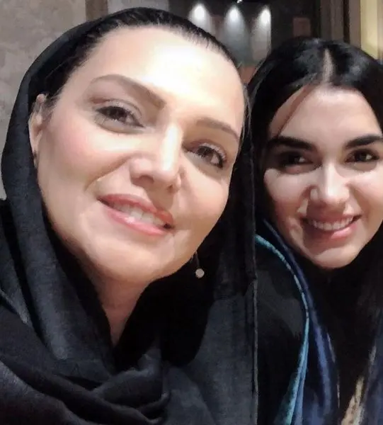 سلفی الهام پاوه نژاد با دختر جوانش+عکس