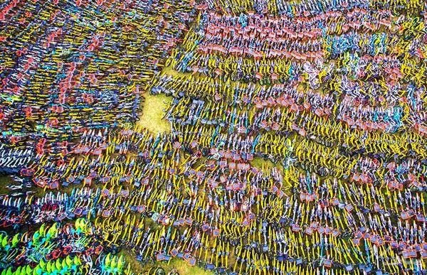 گورستان دوچرخه ها در چین + عکس