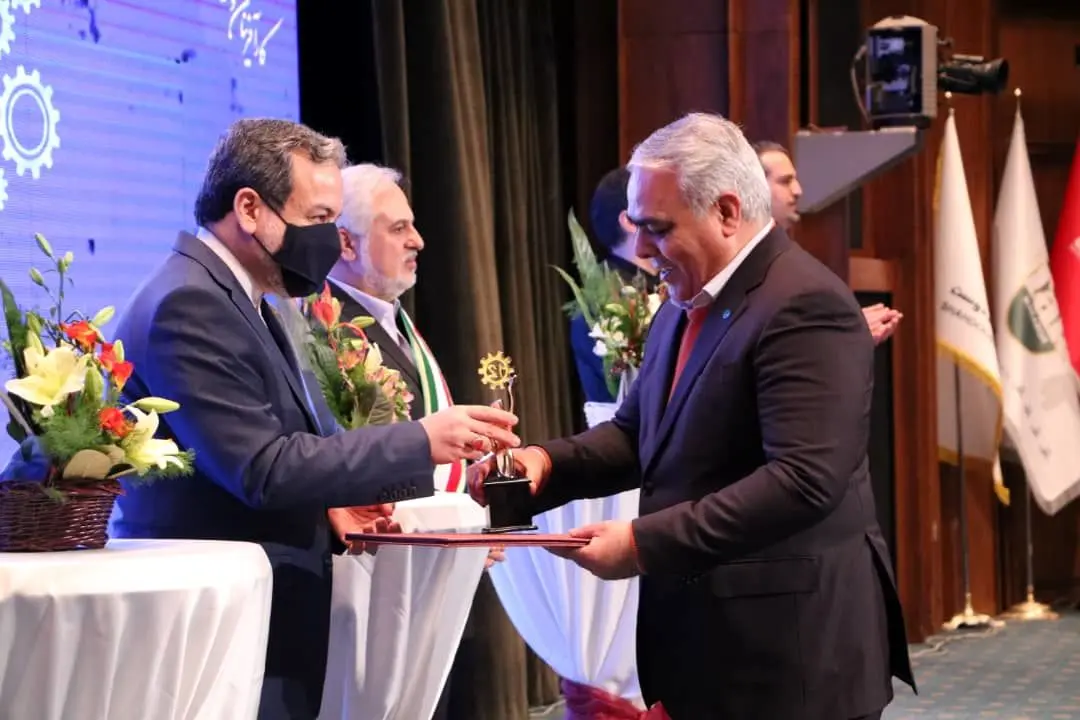 شرکت فروشگاه‌های زنجیره‌ای رفاه کارآفرین برتر کشور شد