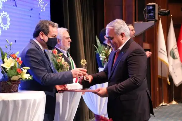 شرکت فروشگاههای زنجیرهای رفاه کارآفرین برتر کشور شد