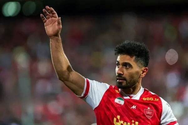 عالیشاه در پرسپولیس میماند