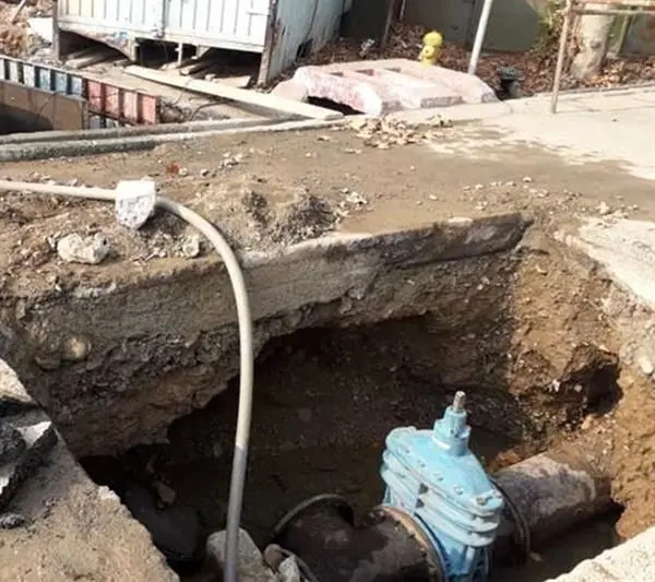 نصب دو دستگاه شیرخط ۴۰۰ میلی‌متری درمیدان جانبازان
