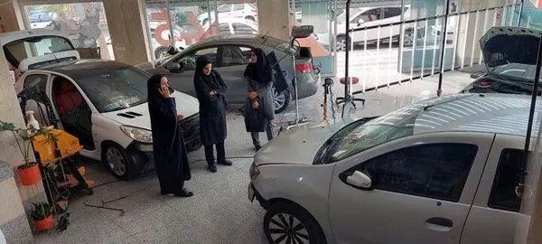 ارائه خدمات مرکز کارآفرینی خودرویی منطقه 19 به بانوان سرپرست خانوار