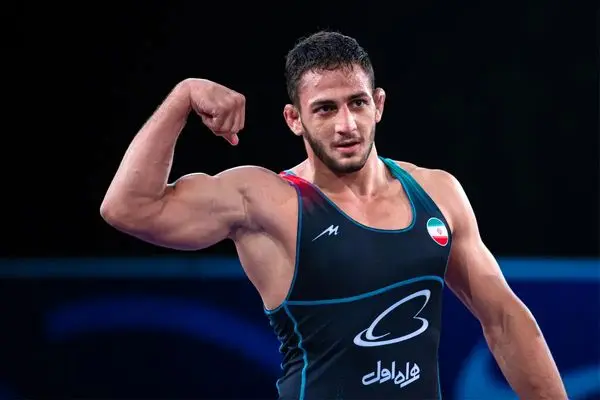 پیروزی آذرپیرا در مبارزه نخست