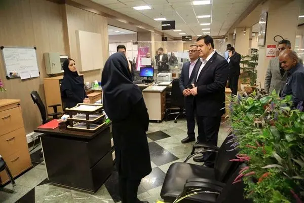 تلاش و همدلی کارکنان و توجه ویژه به مشتریان، عامل موفقیت بانک کشاورزی خواهد بود