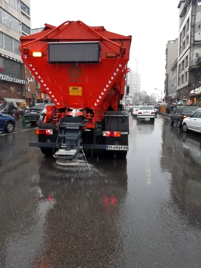 کاهش مصرف نمک با استفاده از برف روب های مکانیزه در شمال تهران