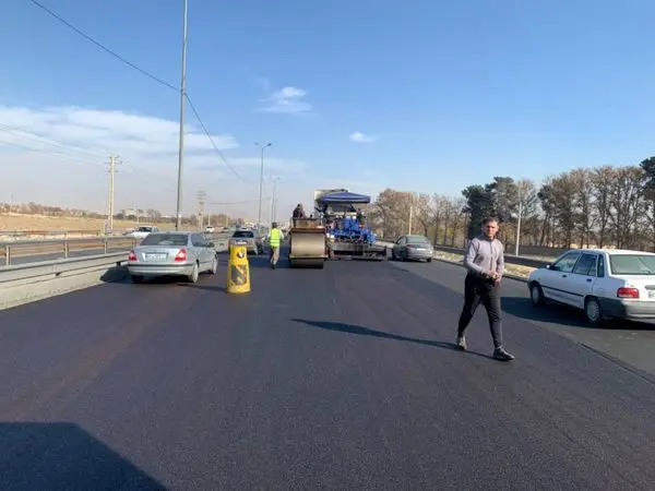 پخش آسفالت در منطقه 19 از مرز 9 هزار تن عبور کرد

