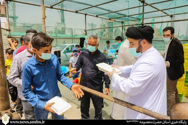 توزیع ۱۲ هزار غذای گرم و ۲۲ هزار میان وعده میان زائران حرم بانوی کرامت