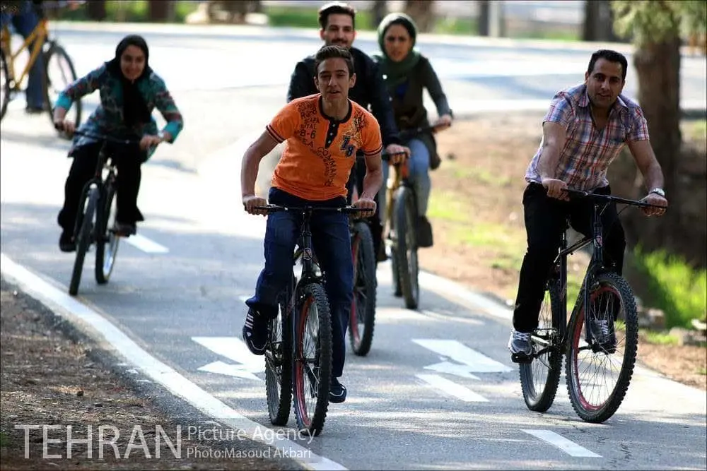 برگزاری مسابقه دوچرخه سواری در دریاچه شهدای خلیج فارس

