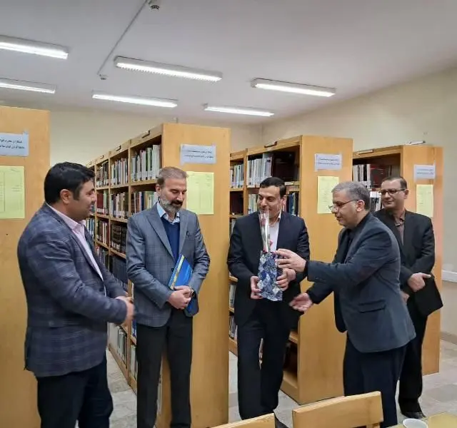 تقدیر از کتابخوان برترشرکت برق منطقه ای باختر

