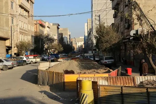 عملیات لوله گذاری خیابان سهیل مرکزی در منطقه ۱۹ از میانه راه عبور کرد