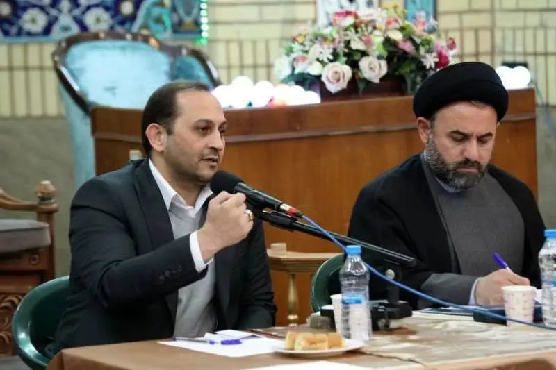 دیدار مردمی عضو شورای اسلامی شهر تهران با نمازگزاران و شهروندان محله قبا

