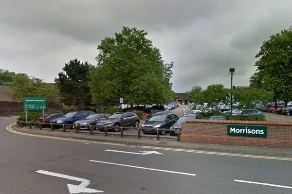 اقدام خطرناک والدین پزشک با دو نوزاد! + عکس