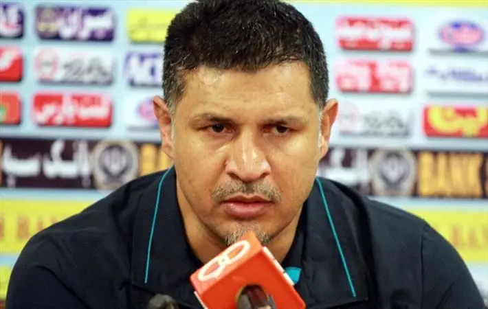 تندیس مهر حقوق بشر به علی دایی اهداء شد