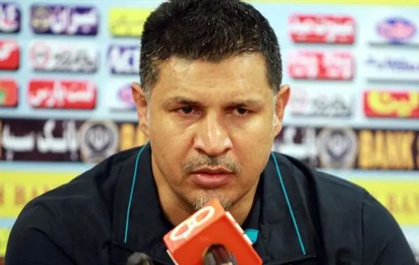 تندیس مهر حقوق بشر به علی دایی اهداء شد