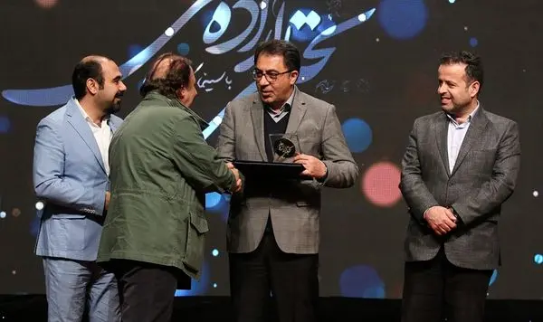 تجلیل شرکت بهره برداری متروی تهران از فیلم خورشید
