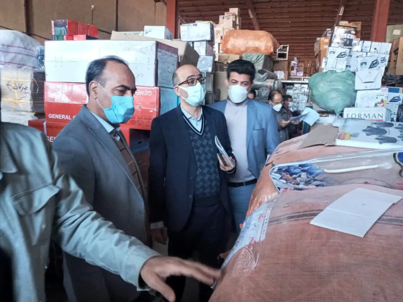 سومین جلسه پیگیری میدانی تعیین تکلیف کالاهای رسوبی در انبارهای اموال تملیکی استان قم
