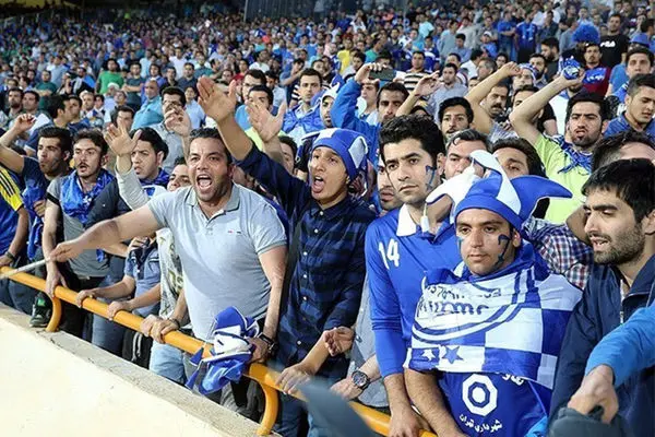 اعتراض هواداران استقلال به سازمان لیگ