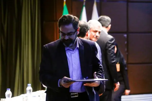 تقدیر از مدیر ارتباطات و اموربین الملل شرکت بهره برداری متروی تهران و حومه برای پاسخگویی به پیام های مردم
