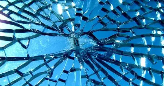 بازیافت پسماند شیشه ساختمانهای تخریبی در منطقه 2