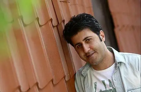 بازیگر مشهور سریال پایتخت در حرم امام رضا(ع)+عکس