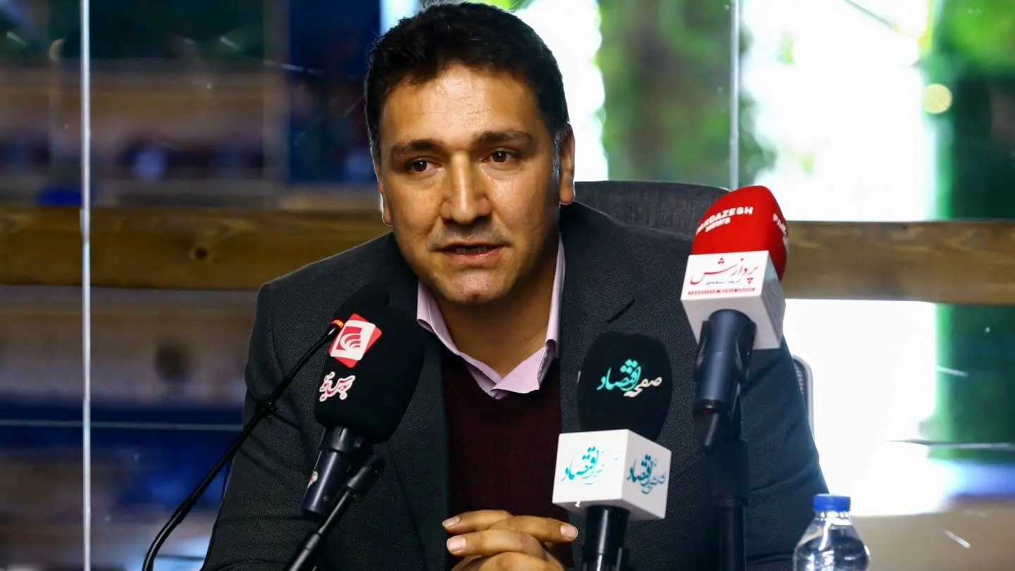 ارتباط روابط عمومی و رسانه ارتباطی دو سویه بین بدنه سازمان و جامعه است 