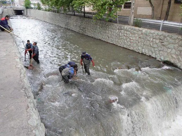 لایروبی و رسوب برداری بیش از 12 هزارمترطول از نهرها و مسیل های شمال شرق پایتخت

