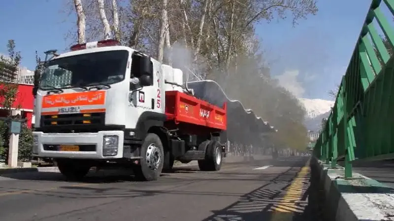 ضدعفونی و گندزدایی معابر شهری منطقه سه با دستگاه طراحی شده "مه پاش"

