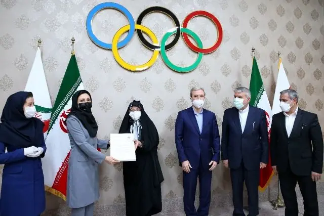 در حاشیه نشست هیات اجرایی کمیته ملی المپیک از سیمین رضایی تقدیر شد