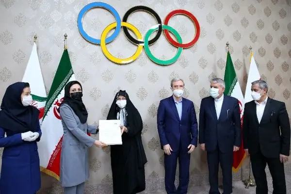 در حاشیه نشست هیات اجرایی کمیته ملی المپیک از سیمین رضایی تقدیر شد