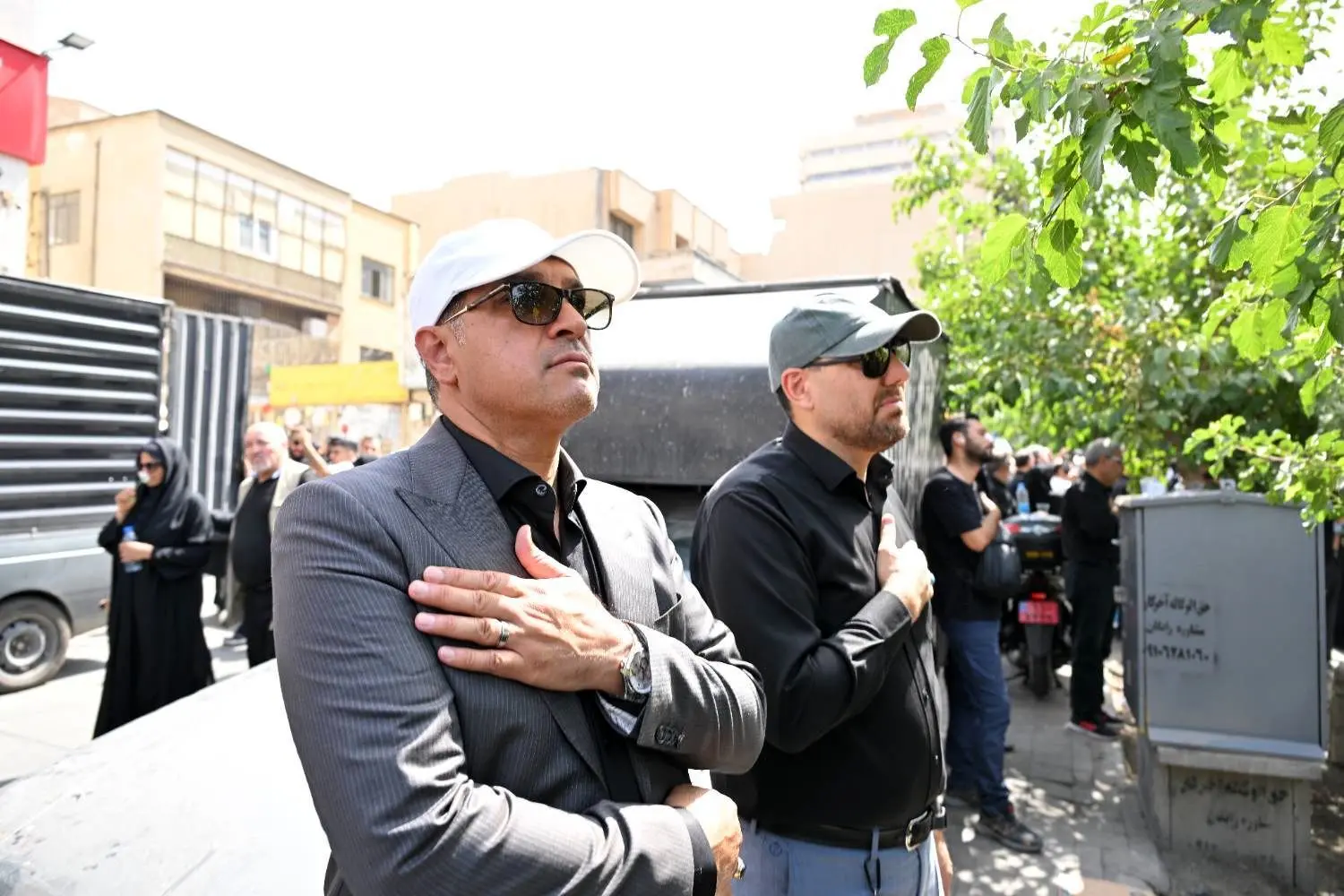 میزبانی موکب محبان الرضا (ع) منطقه یک از عزاداران در مسیر تشییع شهدای اقتدار 

