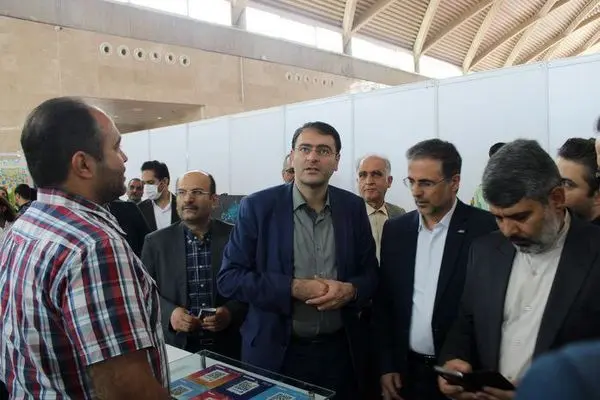 بازدید معاون هماهنگی و امور مناطق شهرداری تهران از غرفه منطقه ۲۱

