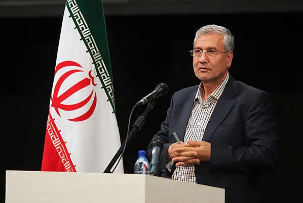 دولت در میانه میدان جنگ ایستاده است