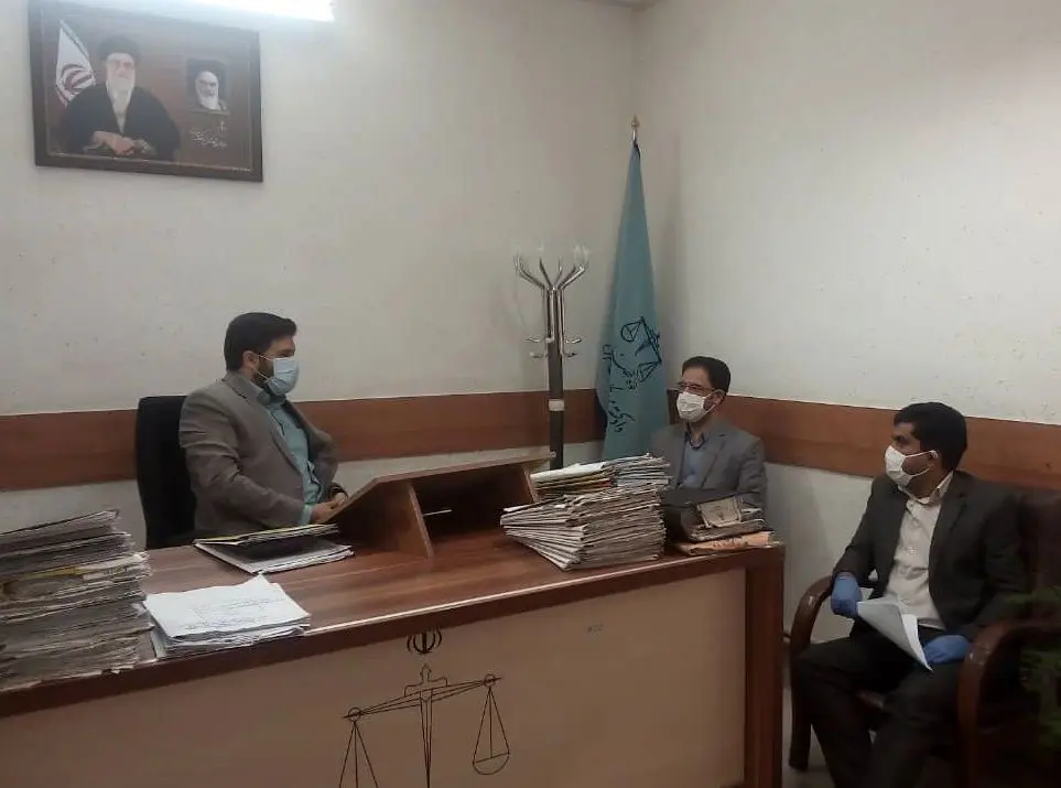 دیدار معاون فنی اموال و مدیر بیمه های اتومبیل با رئیس مجتمع رسیدگی به تصادفات وسایل نقلیه در دادگستری اراک
