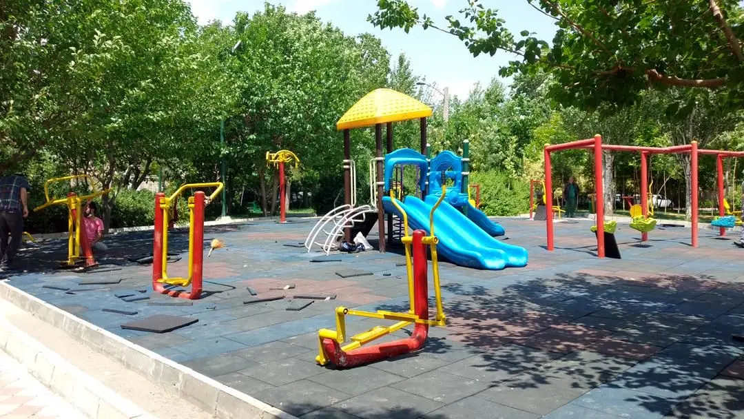 ایمن‌سازی زمین بازی بوستان‌های منطقه 3