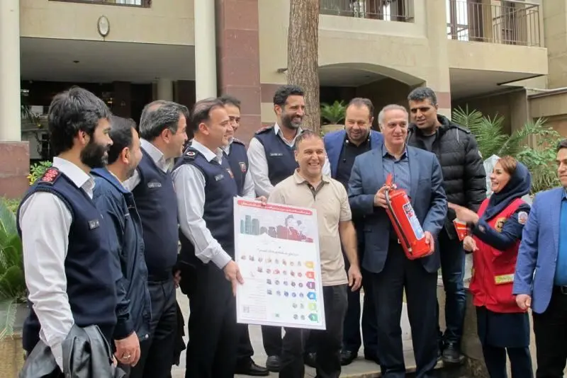 مرحله دوم توزیع کپسول آتش نشانی به اماکن منطقه 3

