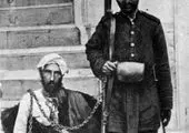عکسی از رضاشاه در حال نبش قبر کریم خان زند