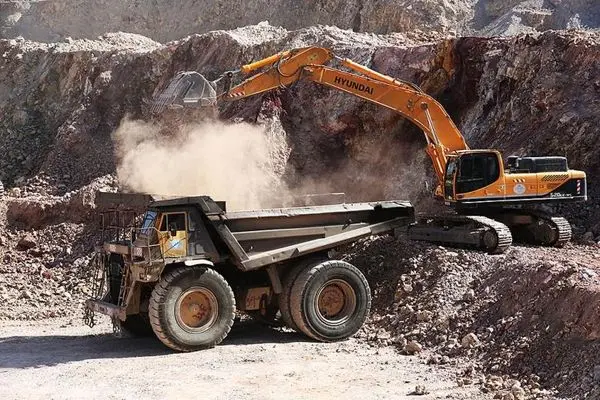 رونمایی از سامانه ثبت نام و درخواست بیمه نامه معدنی