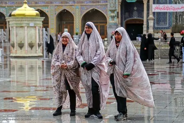 تیپ جالب سه گردشگر زن خارجی در حرم حضرت معصومه+عکس
